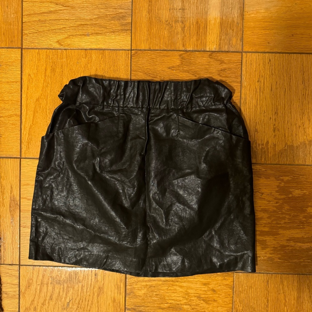 Black leather fabric Zara skirt with pockets